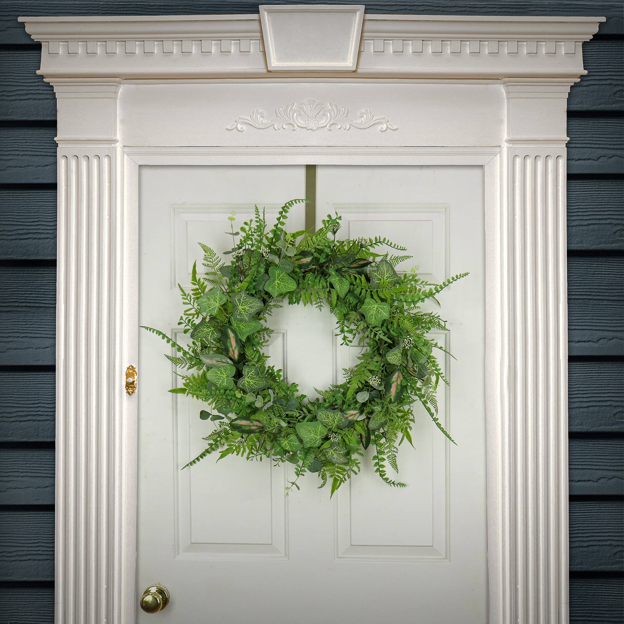 26" Mixed Leaf Greenery Wreath